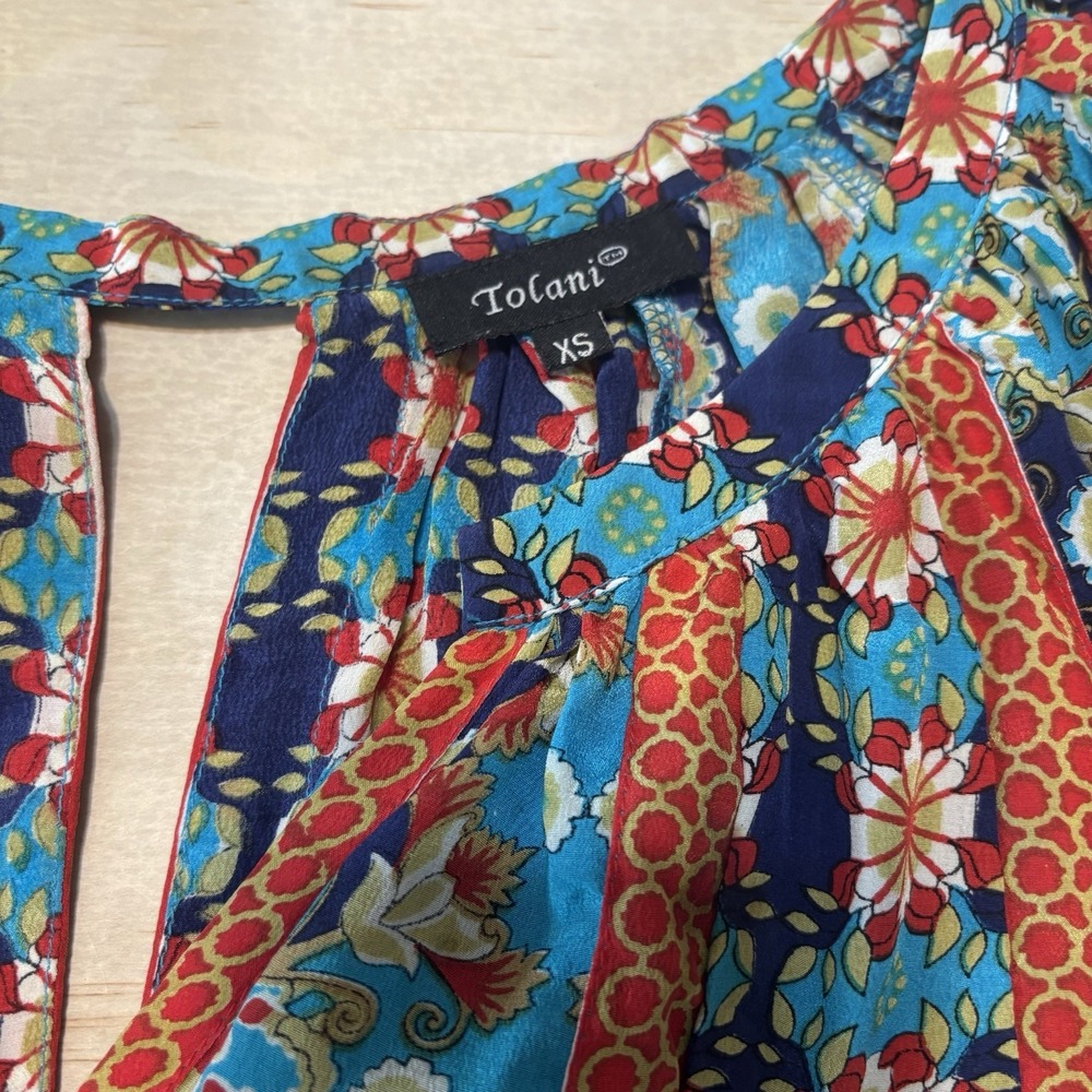 Tolani Top XS Silk Floral Blue Peasant Gypsy Boho V-Neck Flowy Long Sleeve - Picture 5 of 7